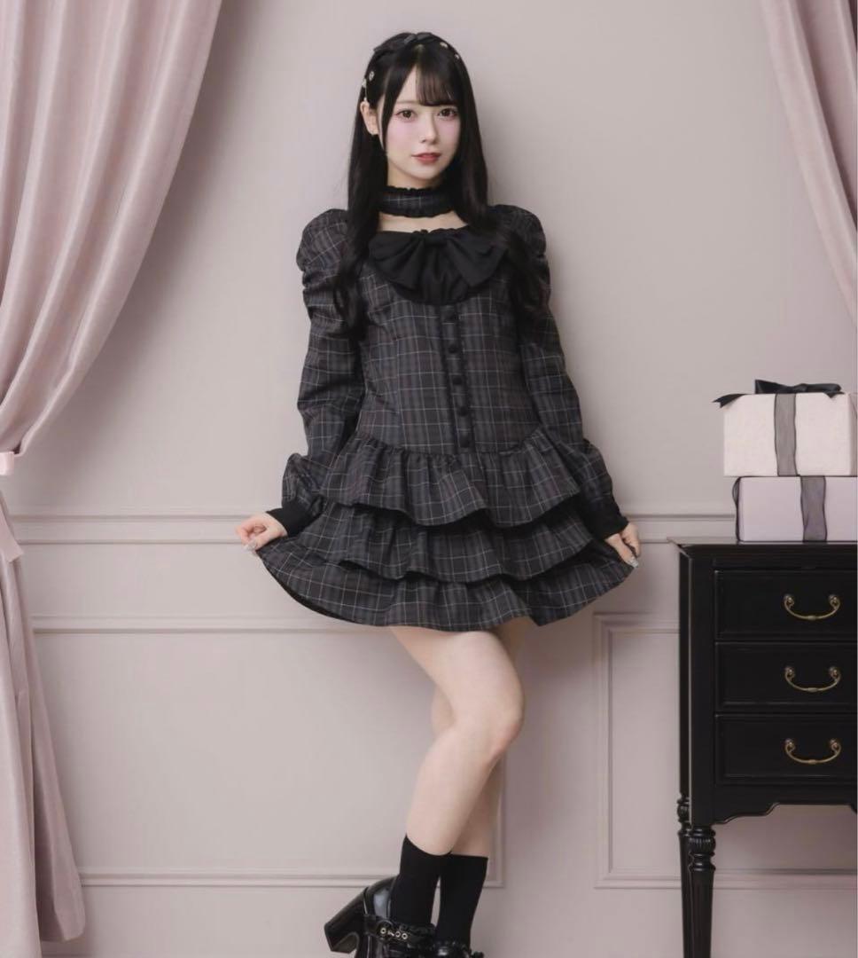 109限定 フロントリボンチョーカーティアードミニワンピ pium