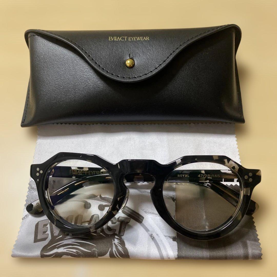 イーブルアクト調光サングラス