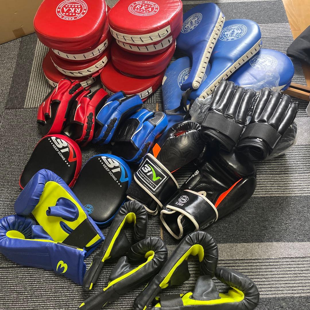 8/31処分予定の為最終値下げ　　新品、中古品、パンチングミット 他グローブなど