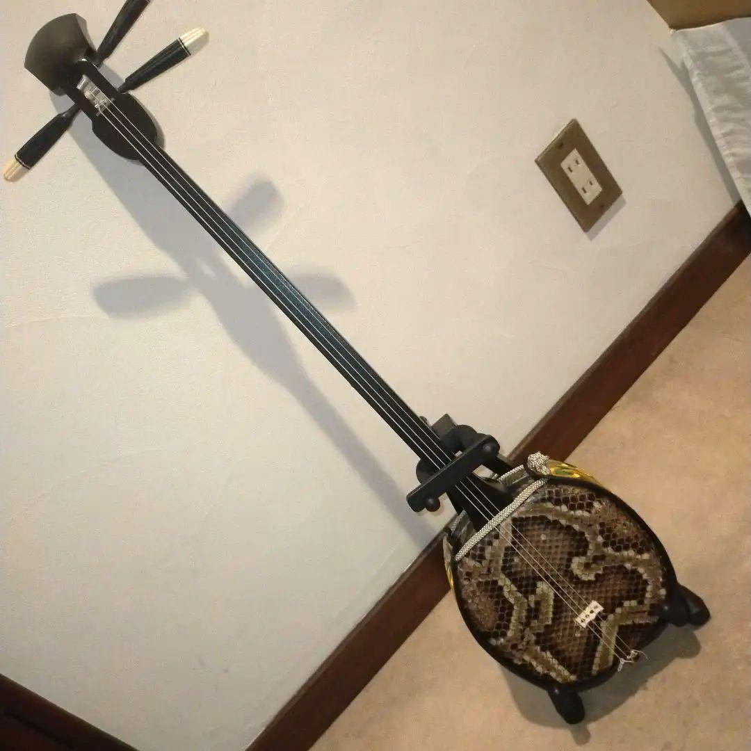 ヘビ皮三線 3弦 スタンド付き
