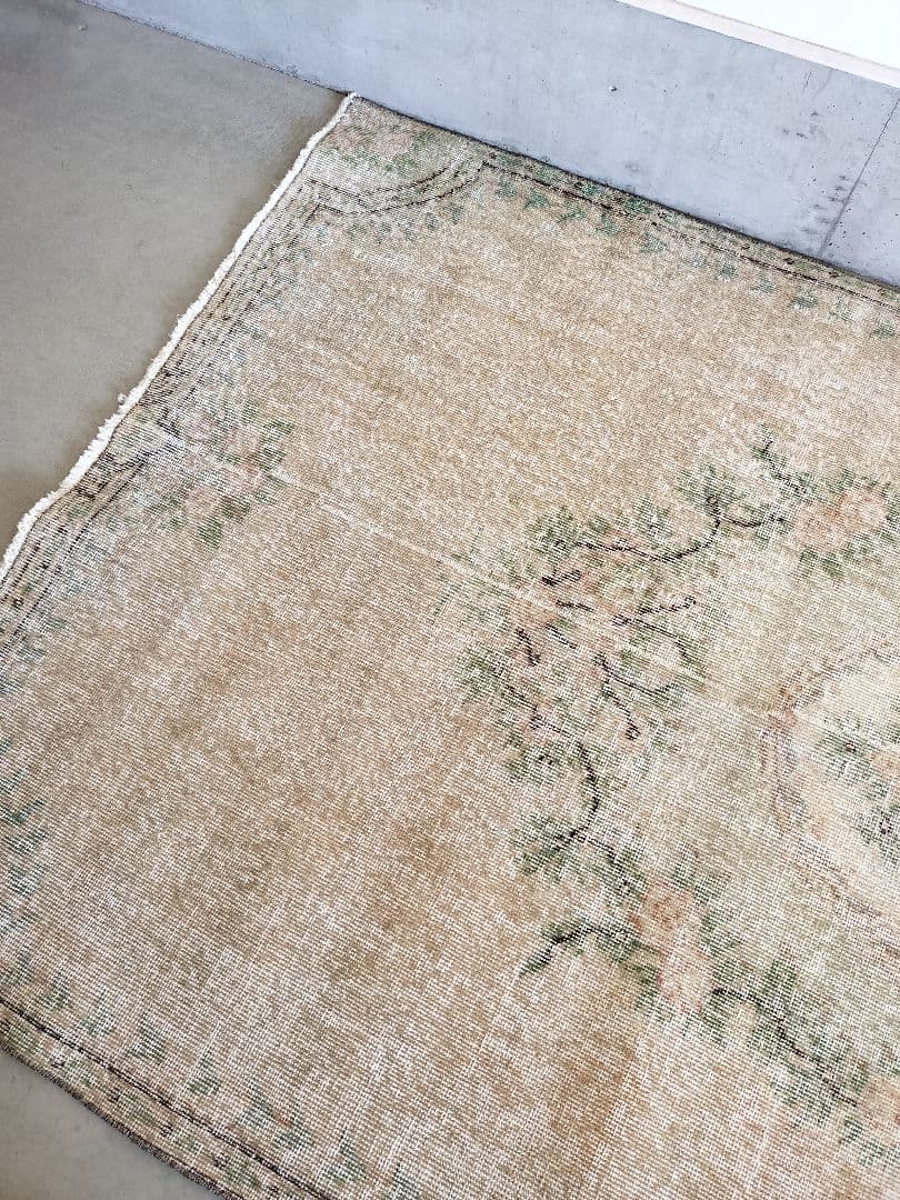 大判/ベージュベース淡いくすみピンクのローズガーデンラグ　No.739