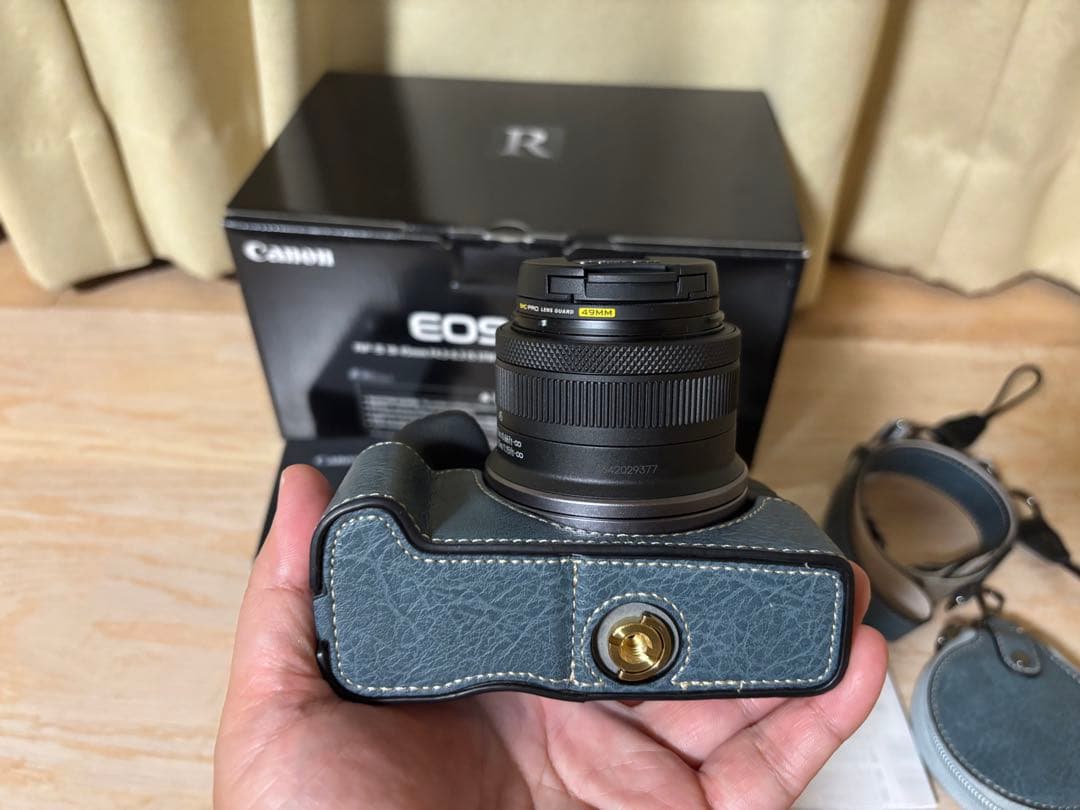 Canon EOS R100 ミラーレス一眼