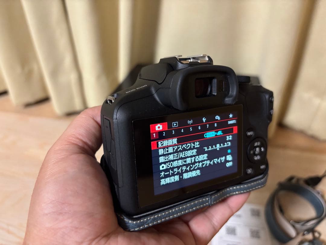 Canon EOS R100 ミラーレス一眼
