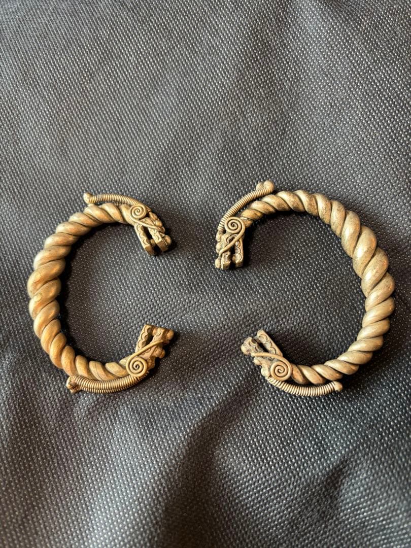 中国古美術品　銀の腕輪　バングル　龍文彫刻　234g