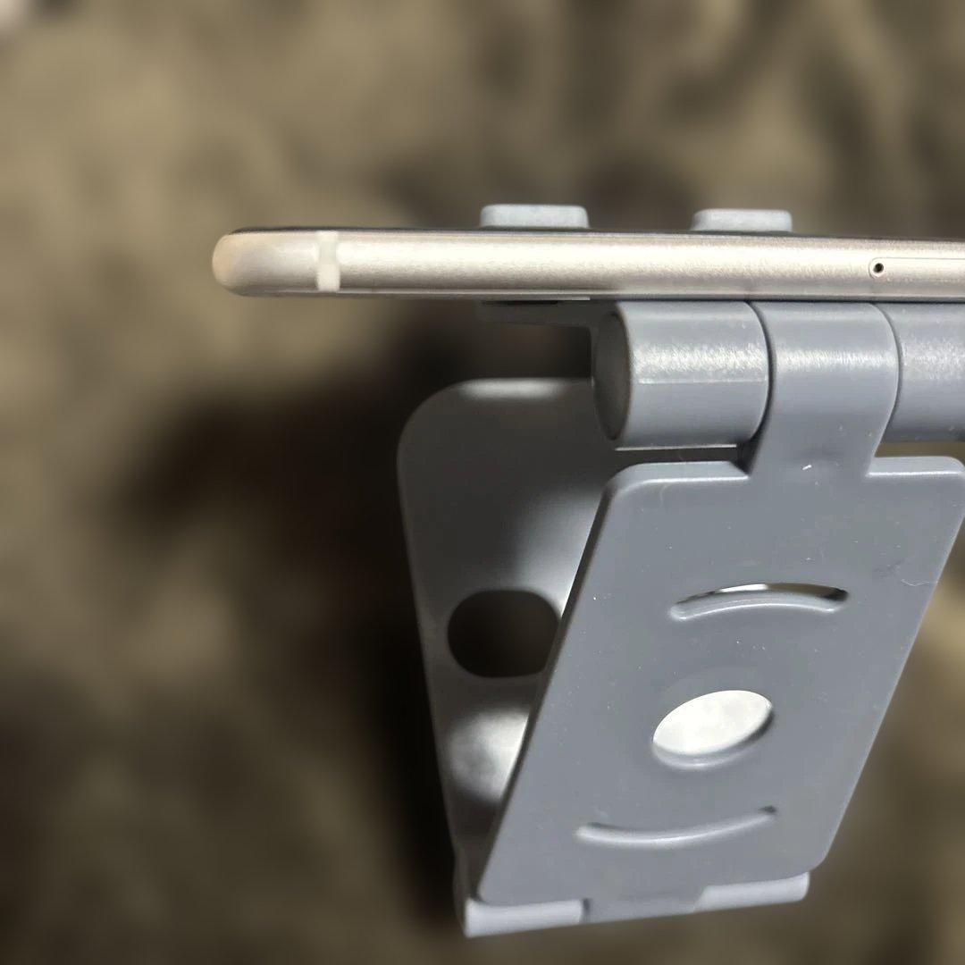 Apple iphoese3第三世代64GBホワイトバッテリー残量85%