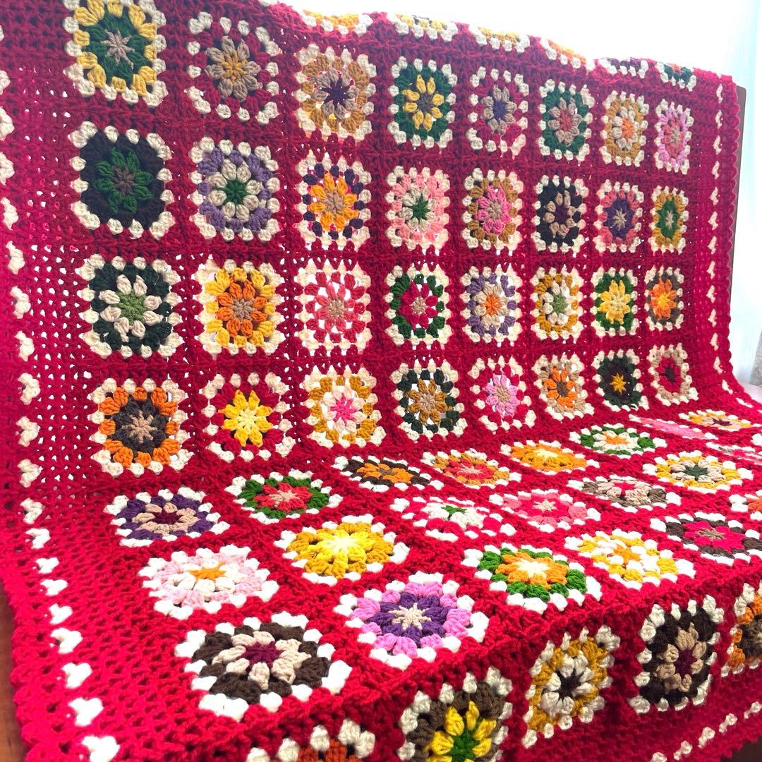 グラニースクエア ❤️周りのハートが可愛い赤いカラフルブランケット