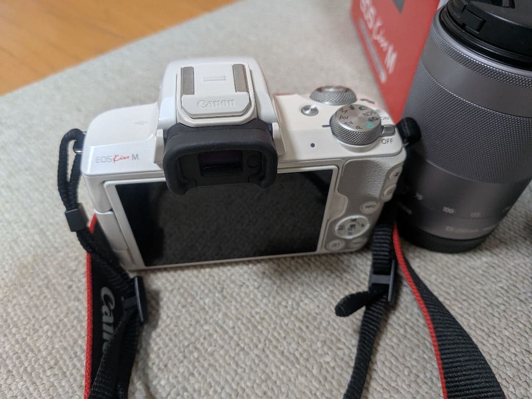 Canon EOS Kiss M 白色ズームキットレンズ2本付きバッテリー2個
