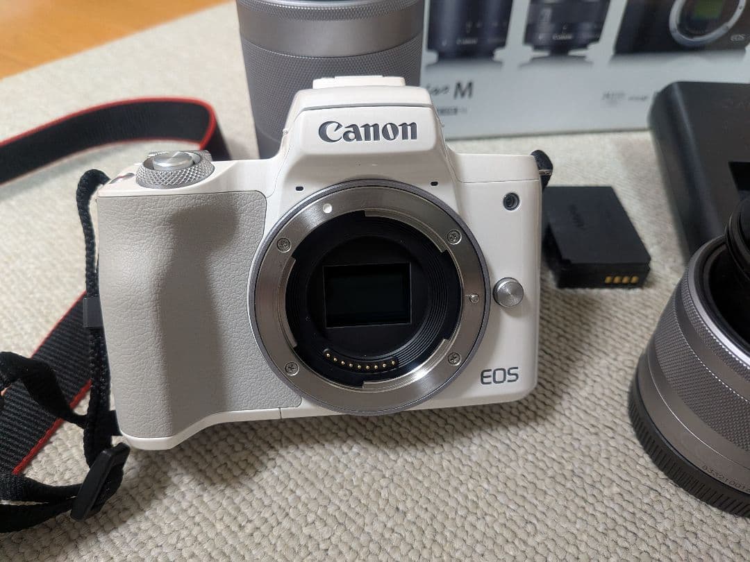 Canon EOS Kiss M 白色ズームキットレンズ2本付きバッテリー2個