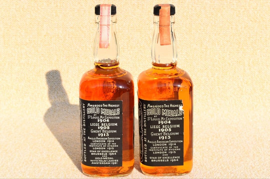 ■ ジャックダニエル 旧ボトル 赤紙封印 750ml 瓶底82 84 ■