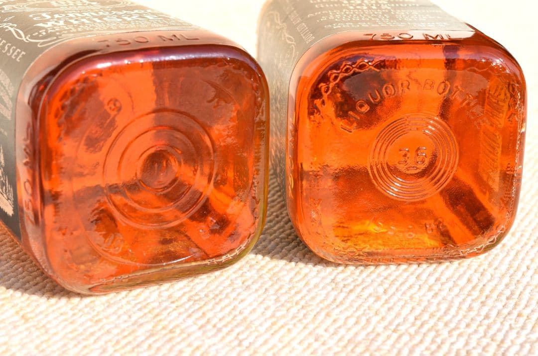 ■ ジャックダニエル 旧ボトル 赤紙封印 750ml 瓶底82 84 ■