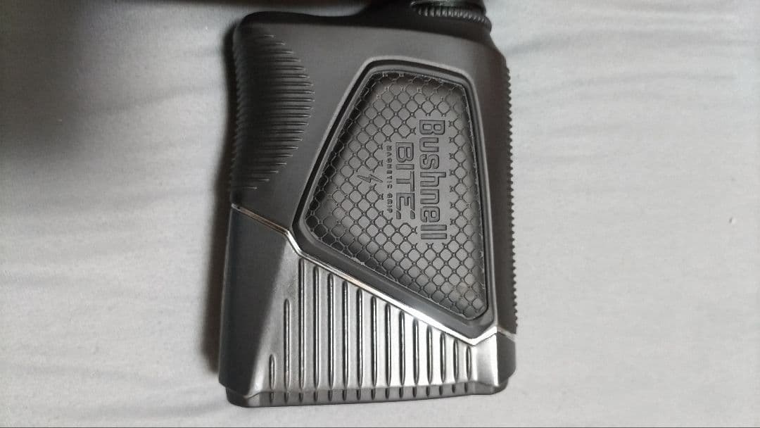 Bushnell PRO XE ゴルフ用距離計 ケース付き