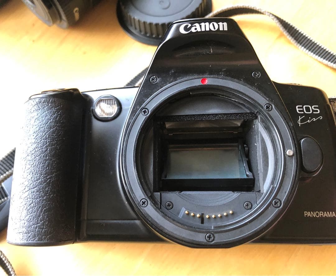 CanonキャノンEOS Kissレンズ２つセット付き一眼レフフィルムカメラ