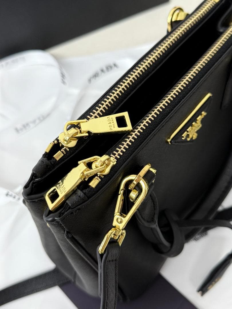 セール！ブラックレザー ショルダーバッグ