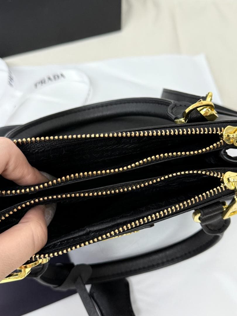 セール！ブラックレザー ショルダーバッグ