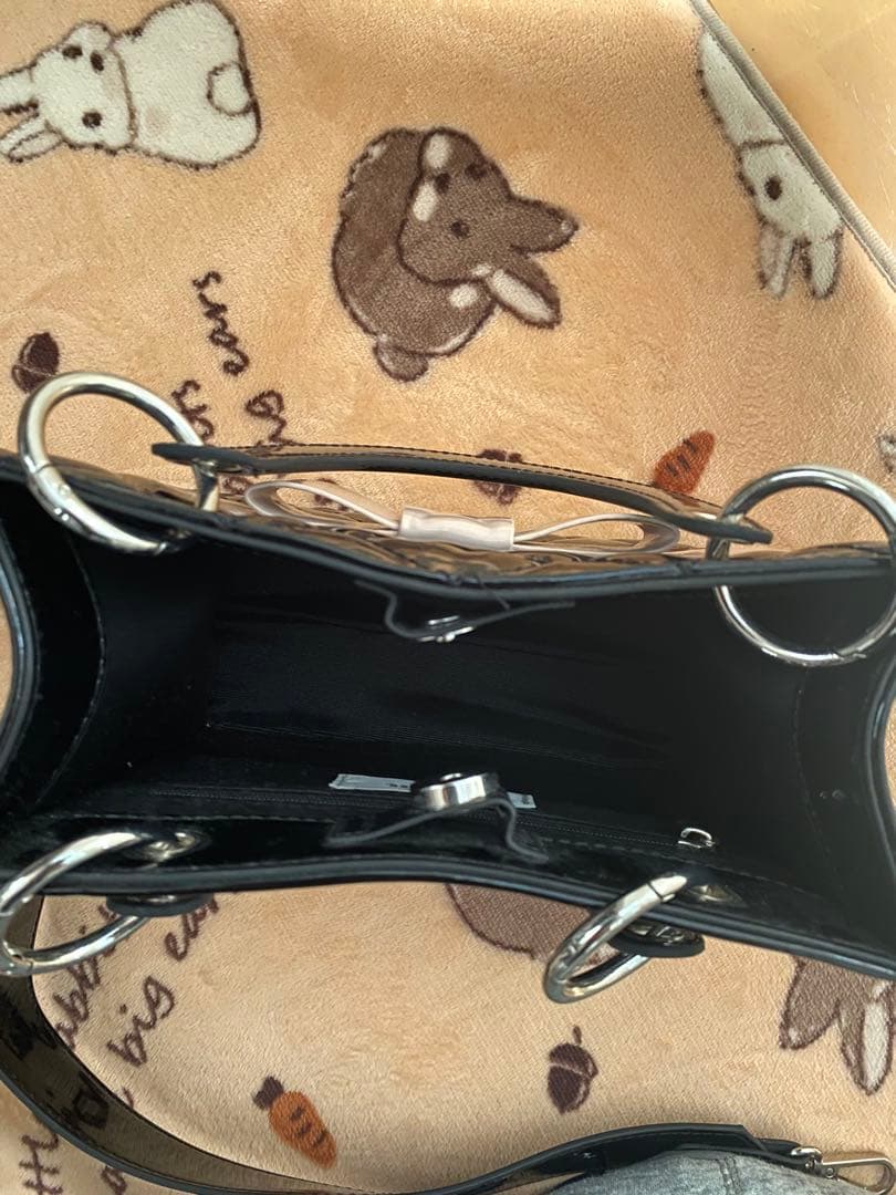 pium エナメルリボン付きバッグ