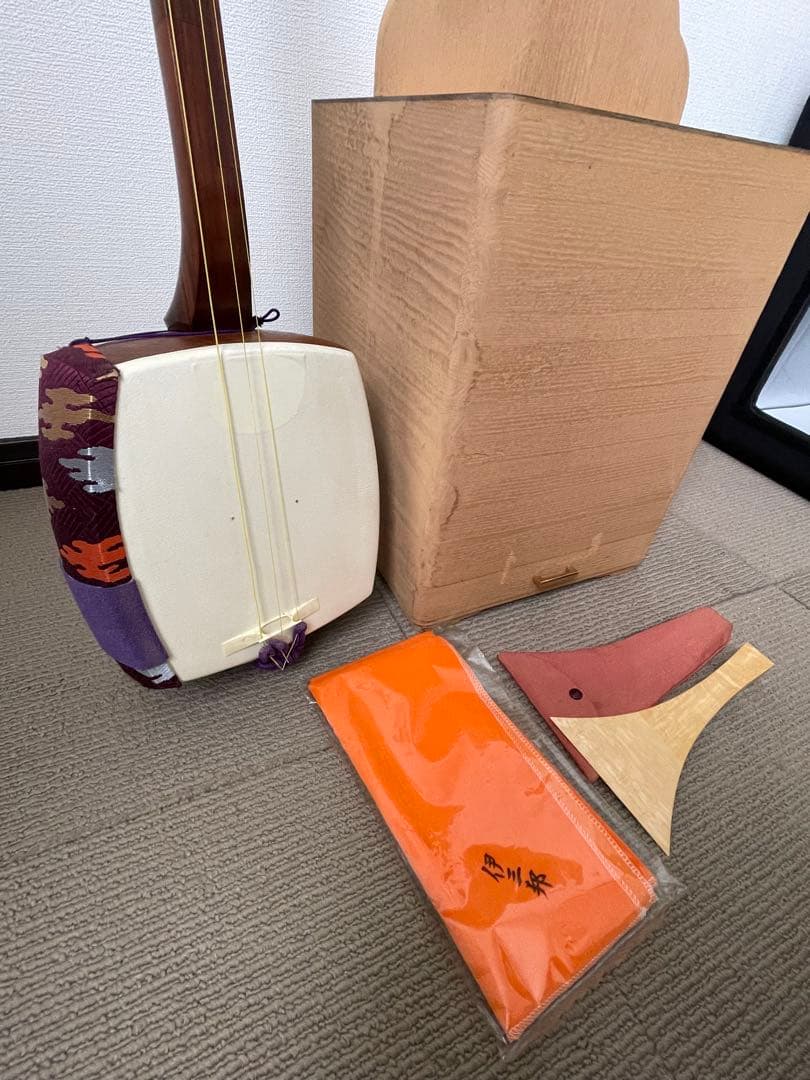 三味線本体 木製収納ボックス付 三味線箱 細棹 バチ 弦楽器 長唄 和楽器 ②