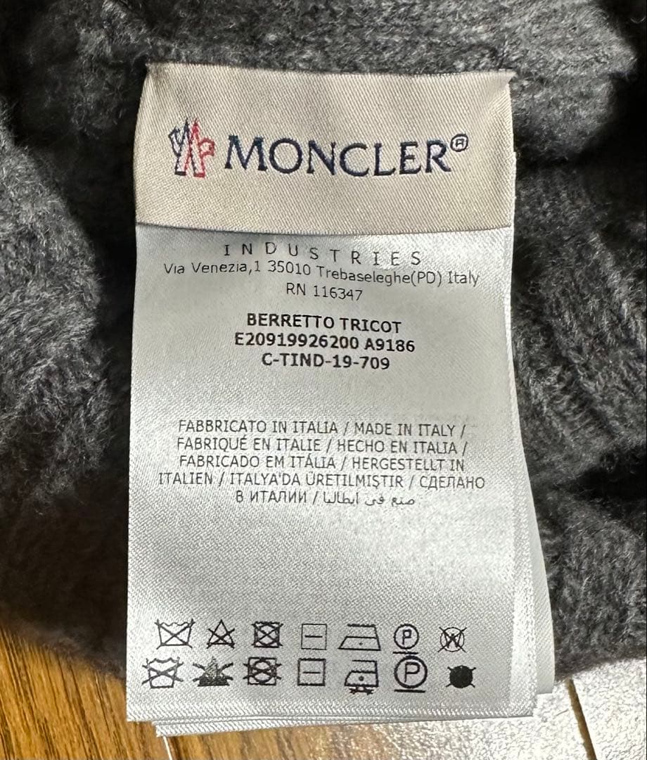 ♪MONCLER グレー ニット帽♪