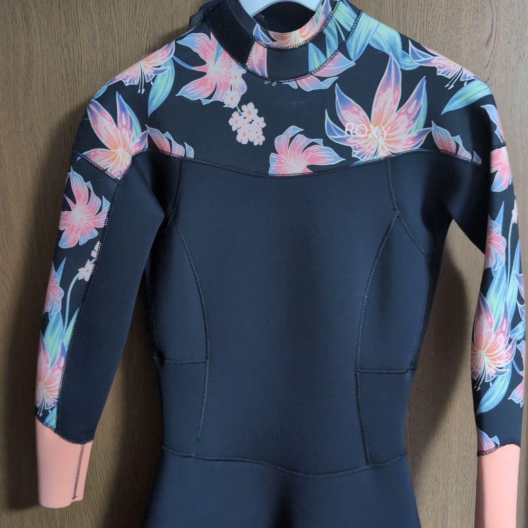 半額以下！新品未使用タグ付　ロキシー　フラワープリント フルスーツ Lサイズ