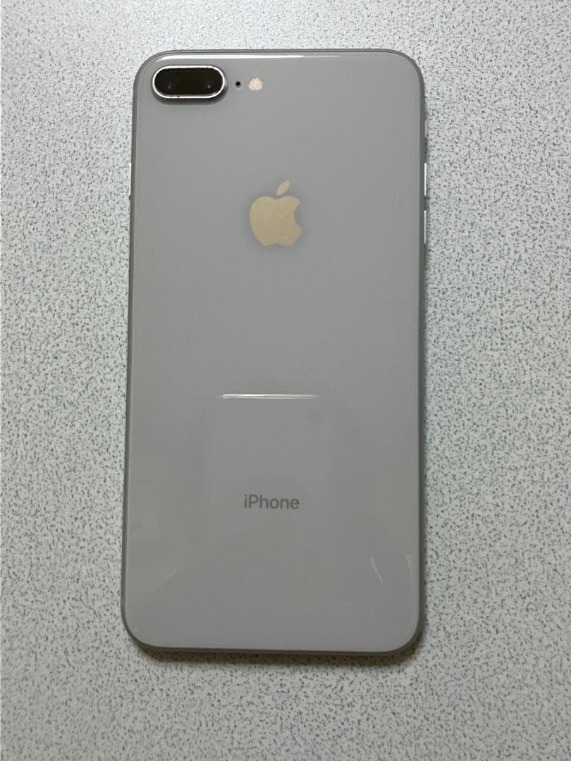 Apple iPhone 8 Plus シルバー