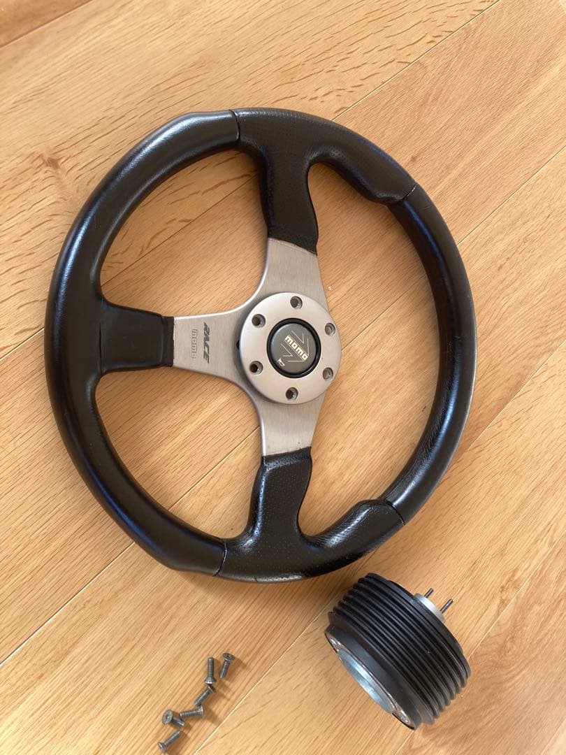 MOMO ステアリング　JA11ジムニー用ボス付き