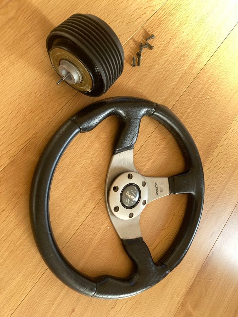 MOMO ステアリング　JA11ジムニー用ボス付き