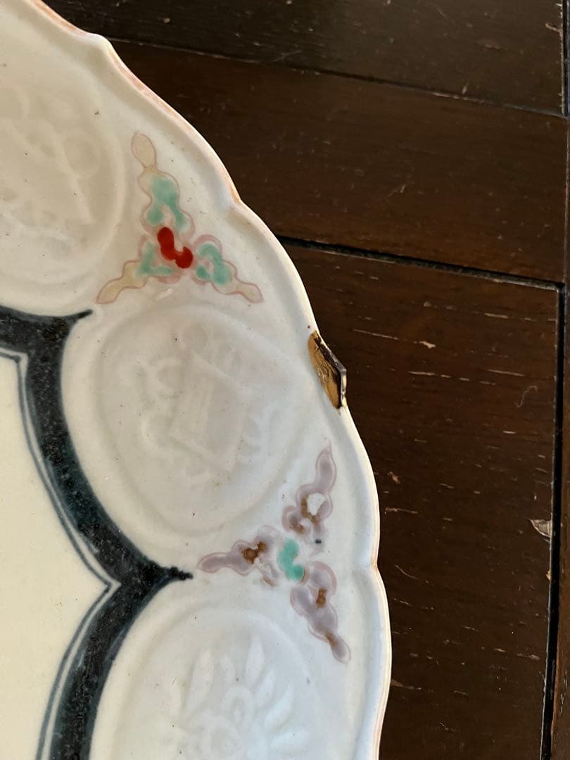 江戸中期　古伊万里　上手　陽刻　団扇　扇　宝尽　　稜花形　輪花尺皿