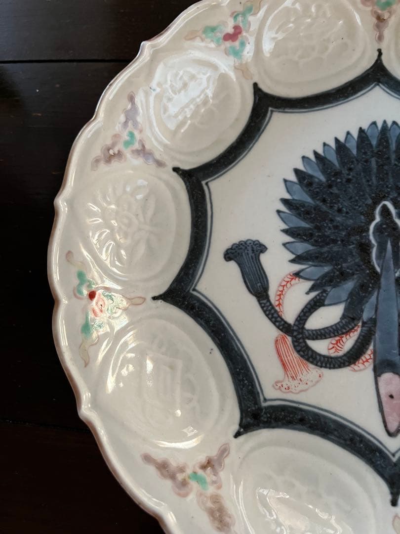 江戸中期　古伊万里　上手　陽刻　団扇　扇　宝尽　　稜花形　輪花尺皿