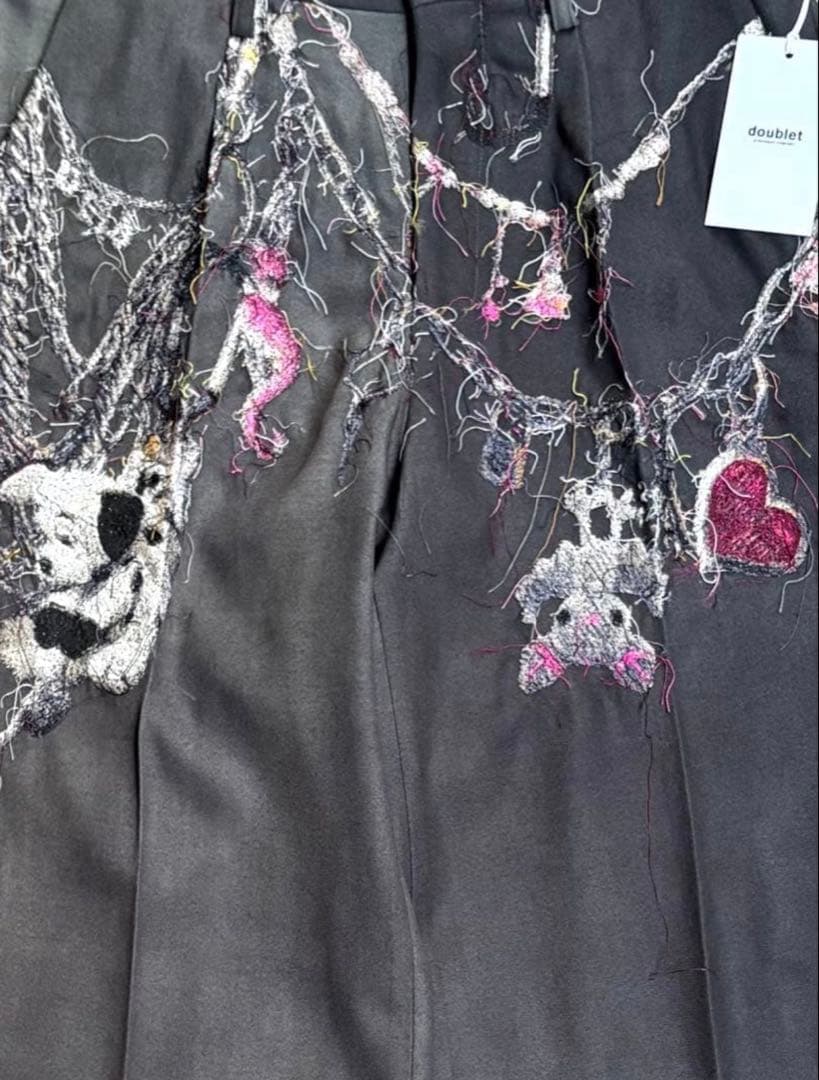 【doublet】25aw 刺繍スラックス 最安値