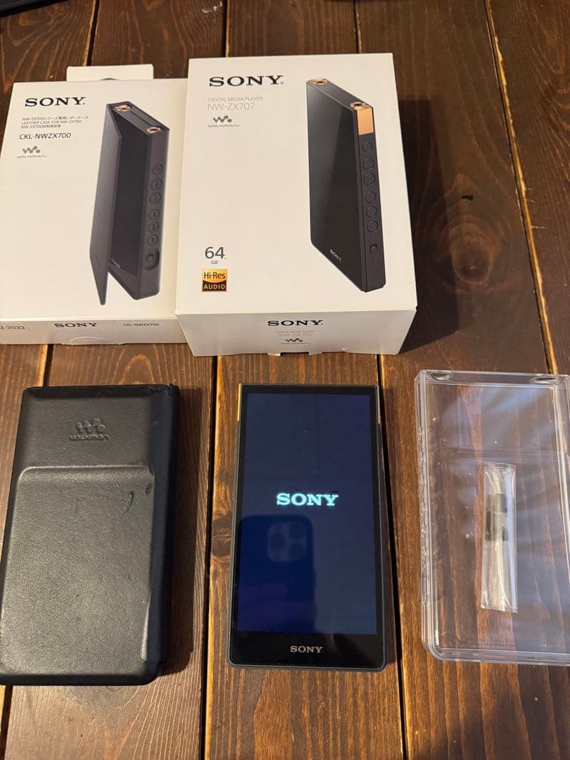 フルセット！本体＋ケース＋イヤホンウォークマン WALKMAN NW-ZX707