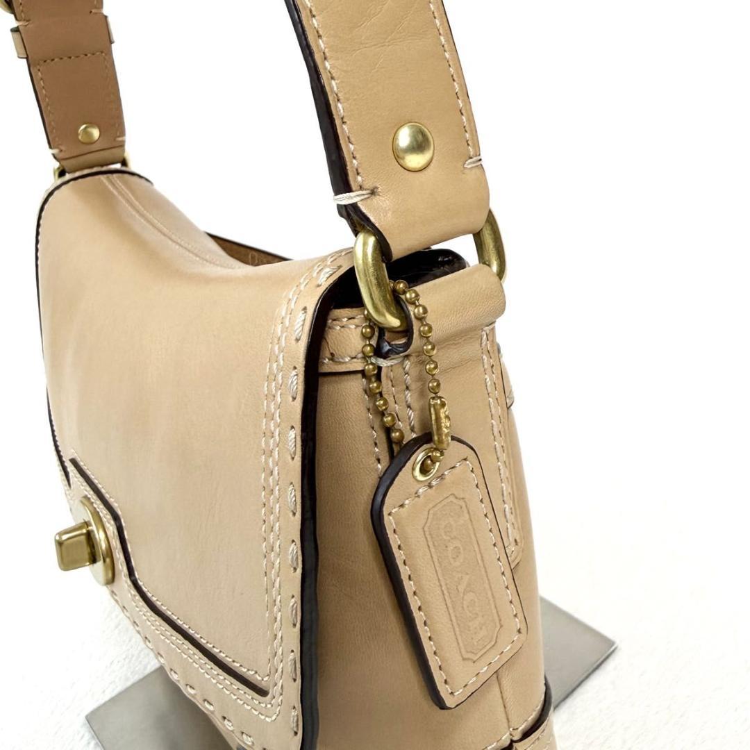 COACH ターンロック レザー フラップ ベージュ ショルダーバッグ 肩掛け
