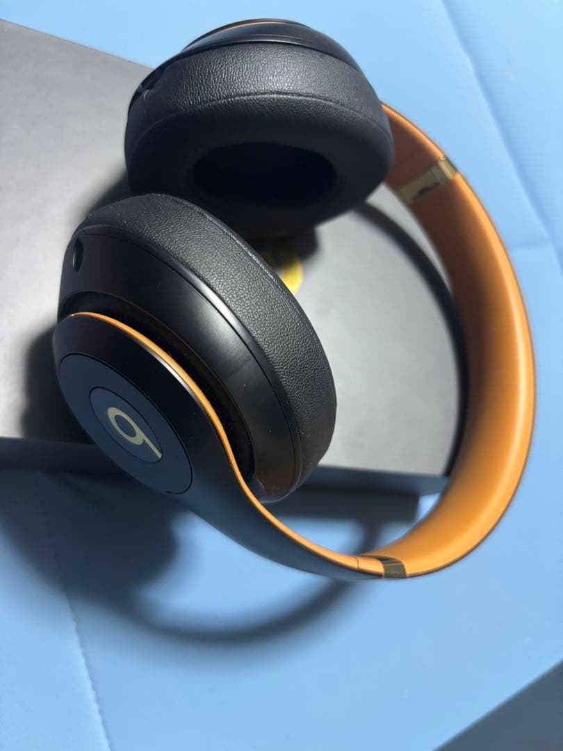 Beats ワイヤレスヘッドホン ブラック/ゴールド