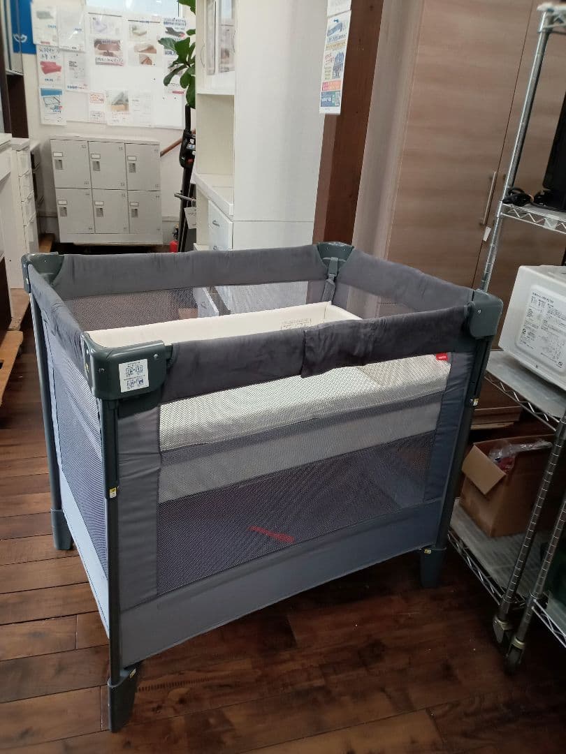 アップリカ　ココネル　エアープラス　グレー　折りたたみ　ベビーベッド