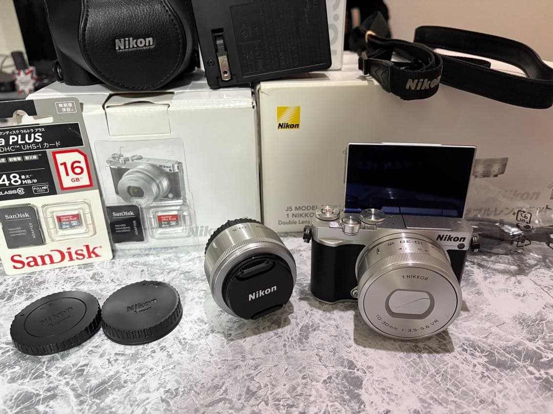 『k』Nikon 1 J5 ミラーレス一眼　ズーム&ダブルレンズキット