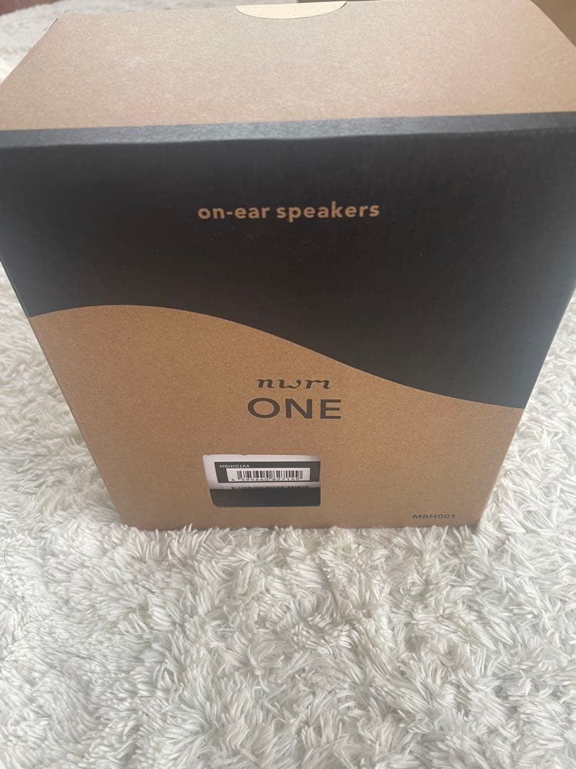 num ONE オンイヤースピーカー【ダークグレー】