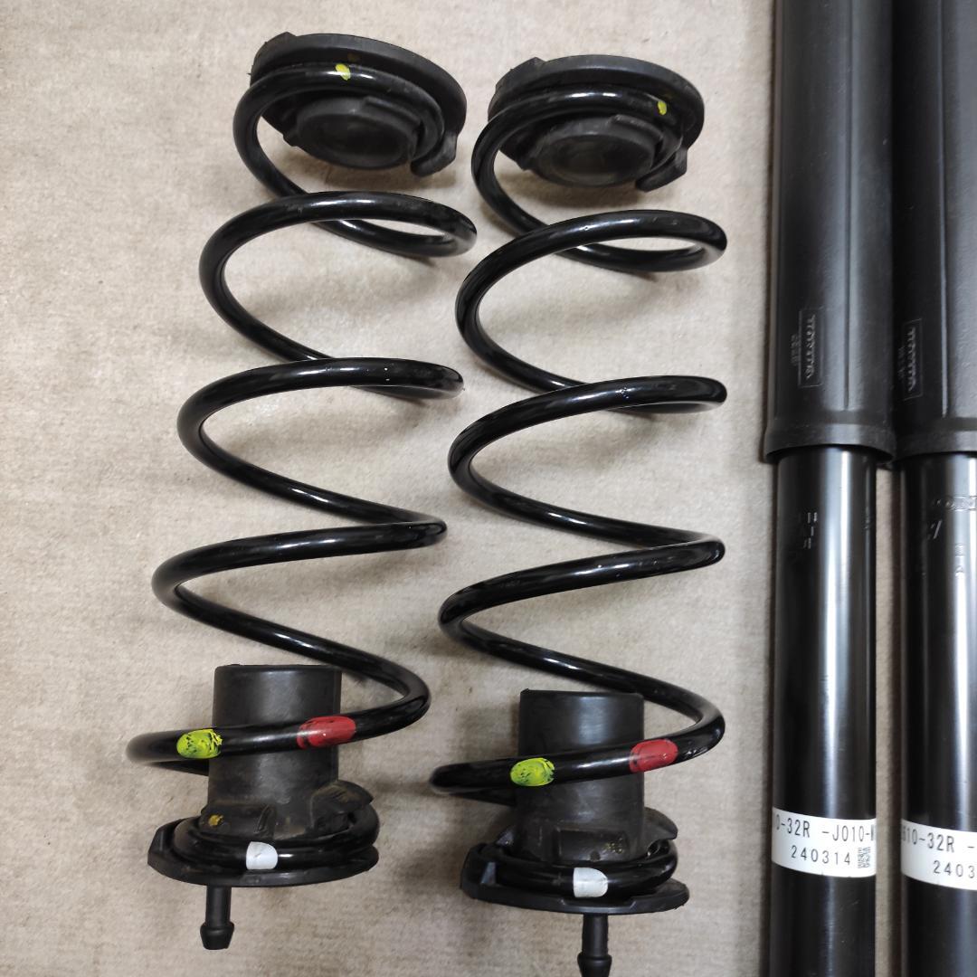 い*ん様 送料無料　JF5 N-BOXカスタムターボ　純正リアサスペンションセッ