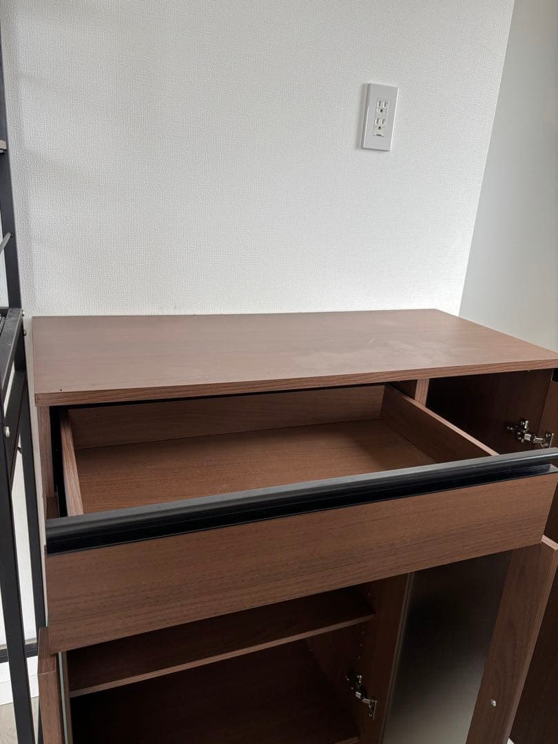 【本日限り❗️】食器棚 ガラス扉付き ブラウン ブラック