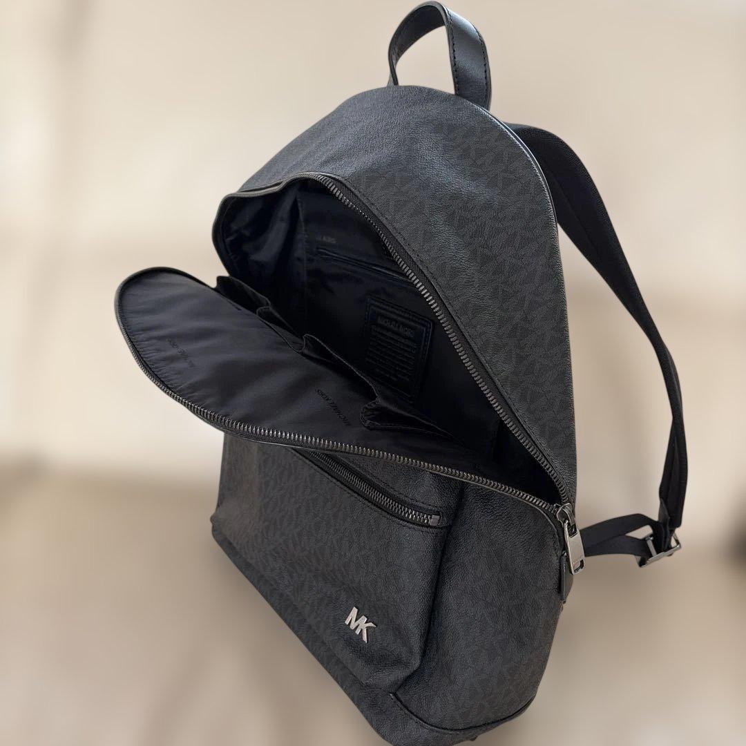 美品！マイケルコース ブラック リュック・バックパック