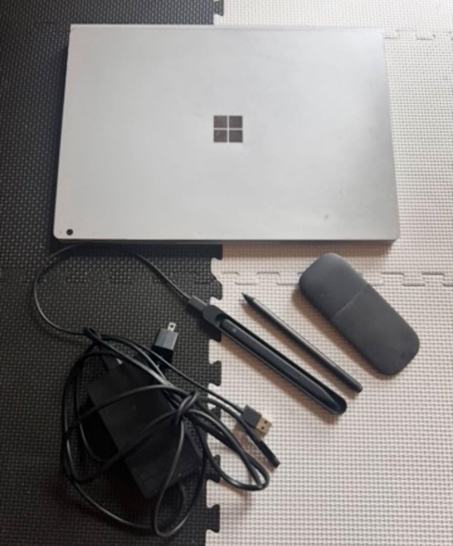 Microsoft Surface Book 2 15インチ