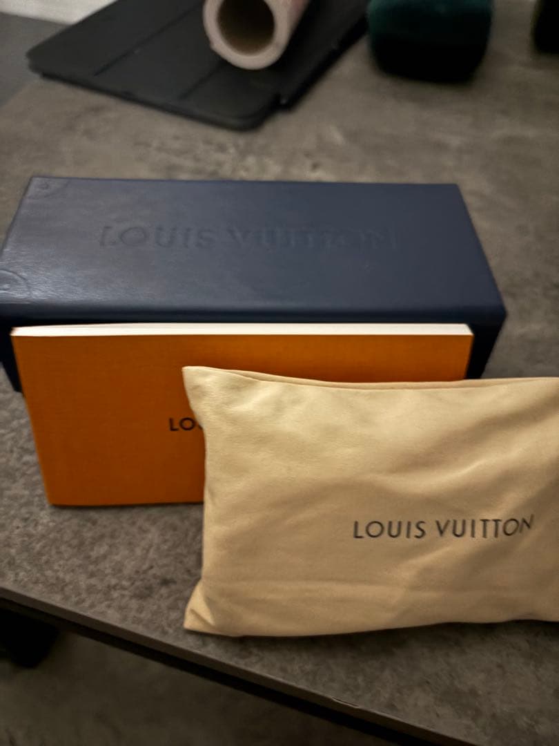 Louis Vuitton ブラック サングラス