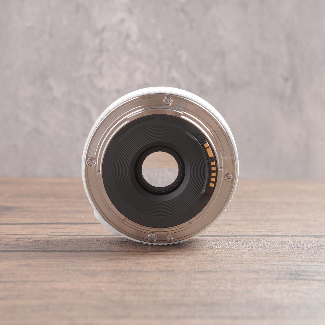 ✨ほぼ新品✨ホワイト✨Canon EF40mm F2.8 STM　1024-2