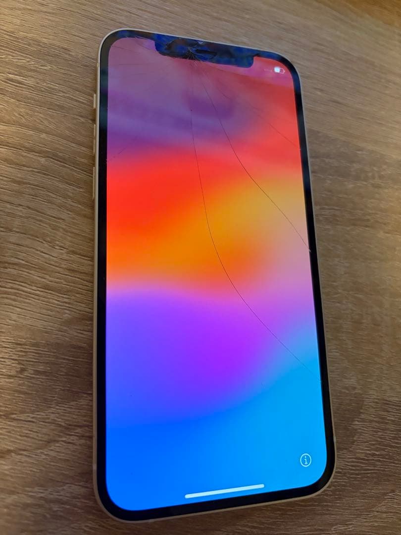 Apple iPhone 12 64gホワイト ひび割れあり