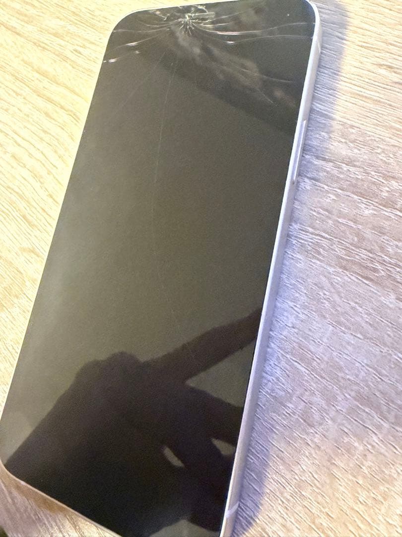 Apple iPhone 12 64gホワイト ひび割れあり