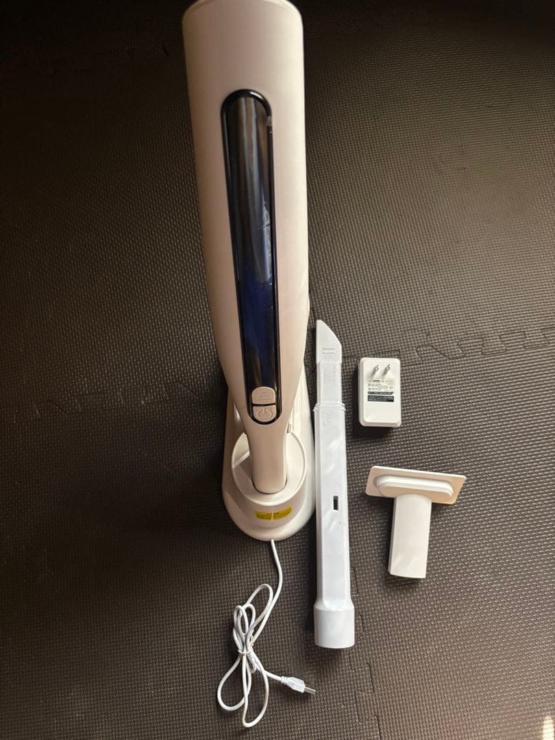 ホワイト スティッククリーナー 充電器付き