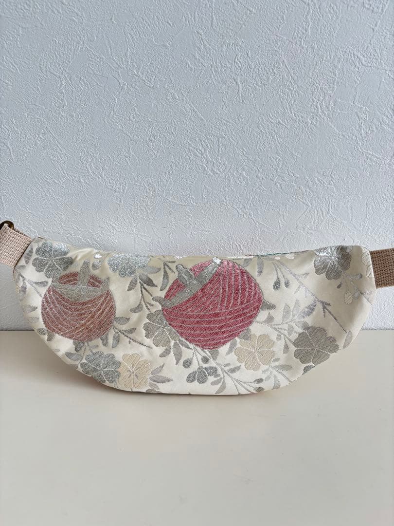 再販　袋帯　帯リメイクバッグ　ボディバッグ　蝶々　プラチナ