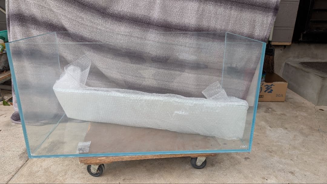 ガラス水槽と木製水槽台セット（引き取り限定）