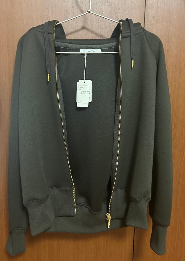 ☆新品・タグ付☆ 値下げ！DOUDOUドゥドウ　プラムダンボールジップフーディー