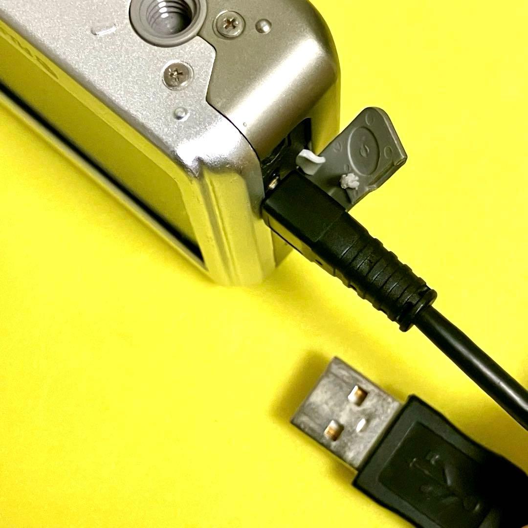 か*か様 デジカメFINEPIX F30+バッテリー/xD 1GB/AC電源/U