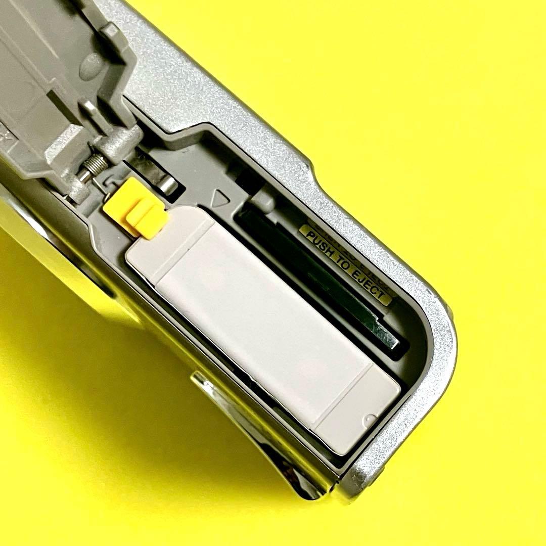 か*か様 デジカメFINEPIX F30+バッテリー/xD 1GB/AC電源/U