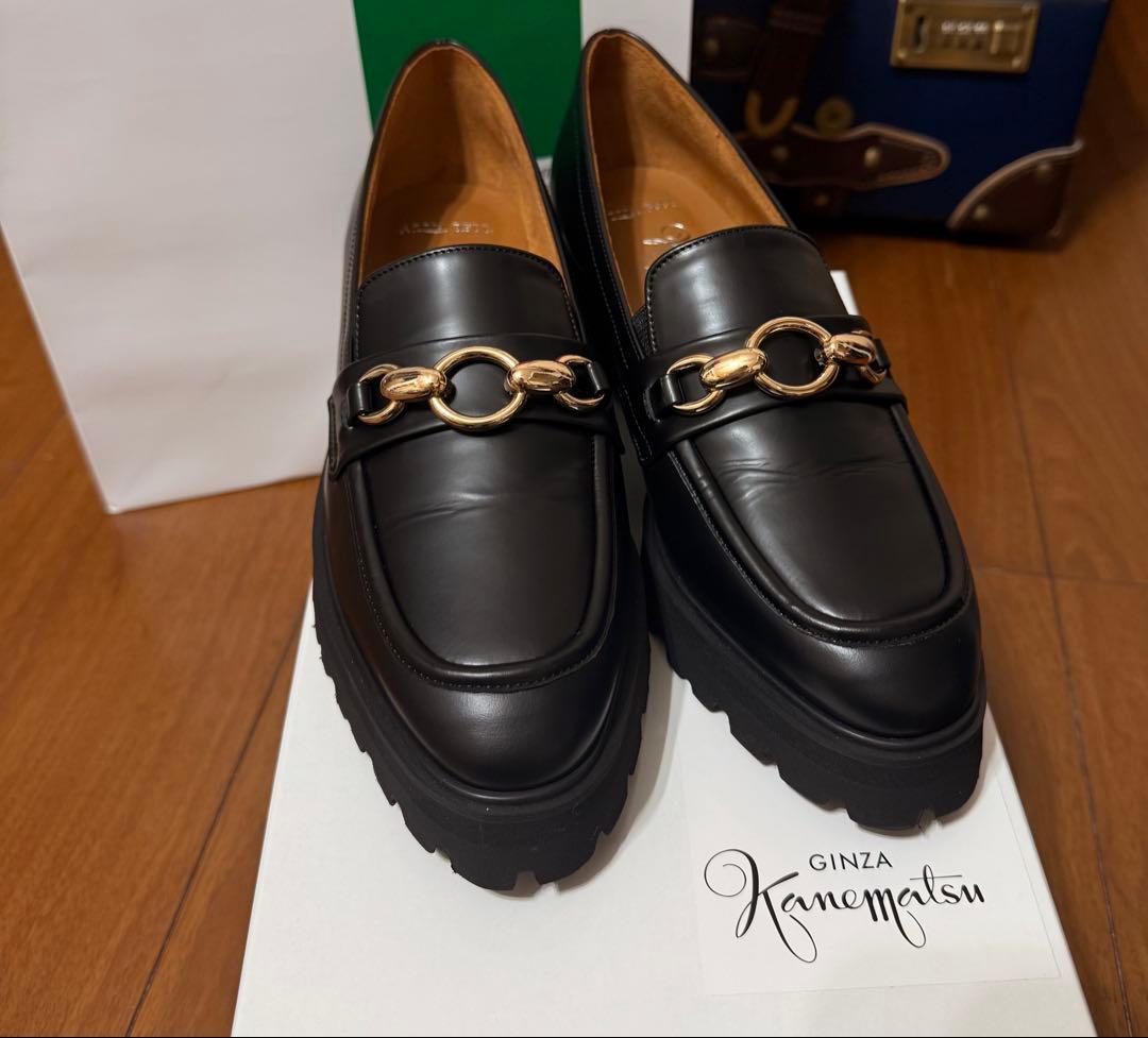 チェーン付き厚底ローファー