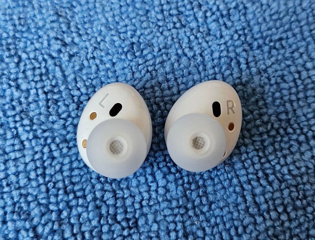 Galaxy Buds2とモンスターボールケースのセット